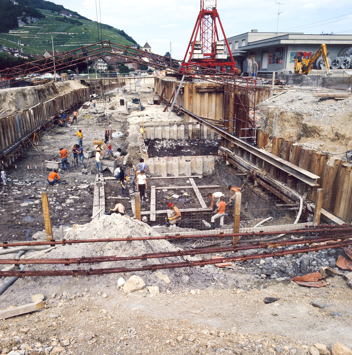 Ausgrabung neben Bahnhof